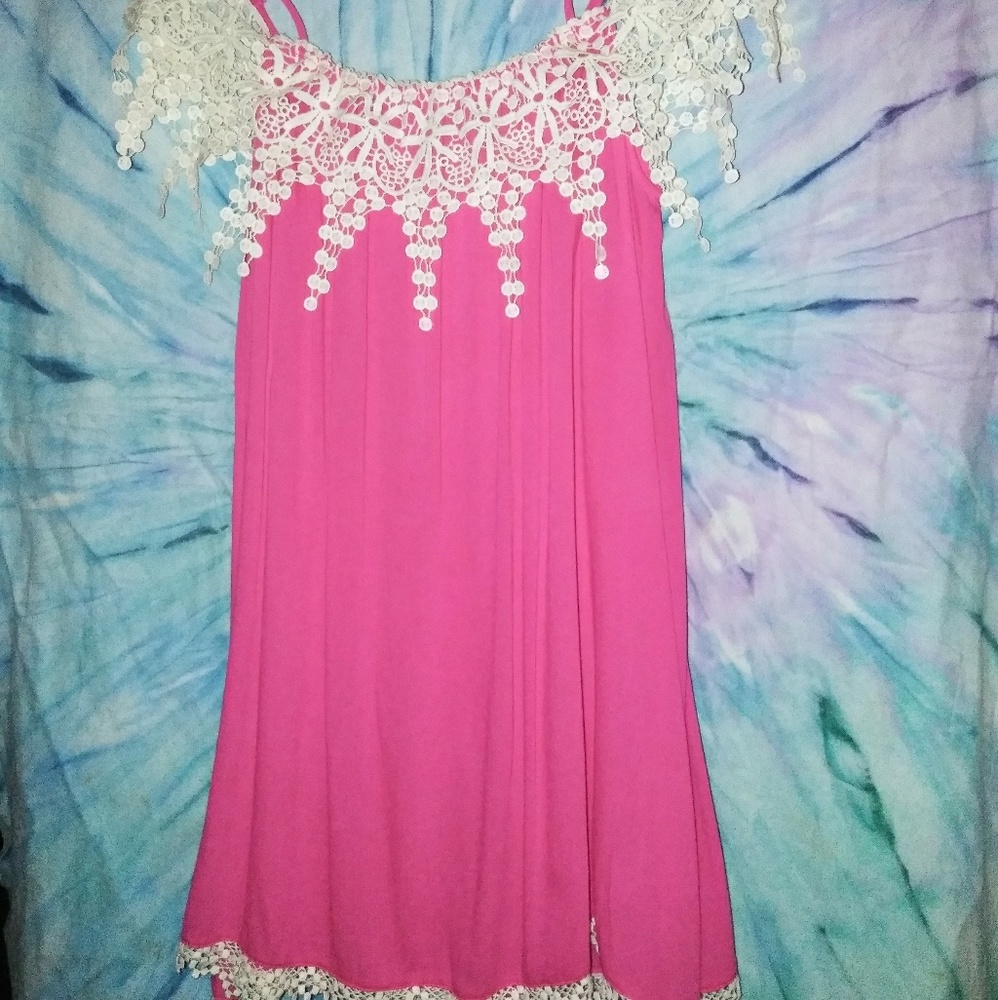 Hot pink lace shoulder dress 👗